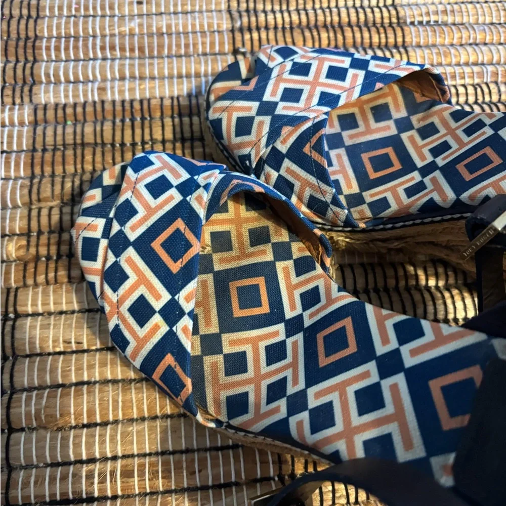 Tory Burch‎ Geometric Patterned Wedge Sandals size 8